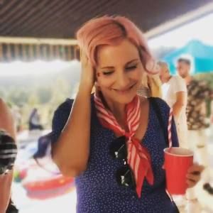 Meet your Posher, Christina